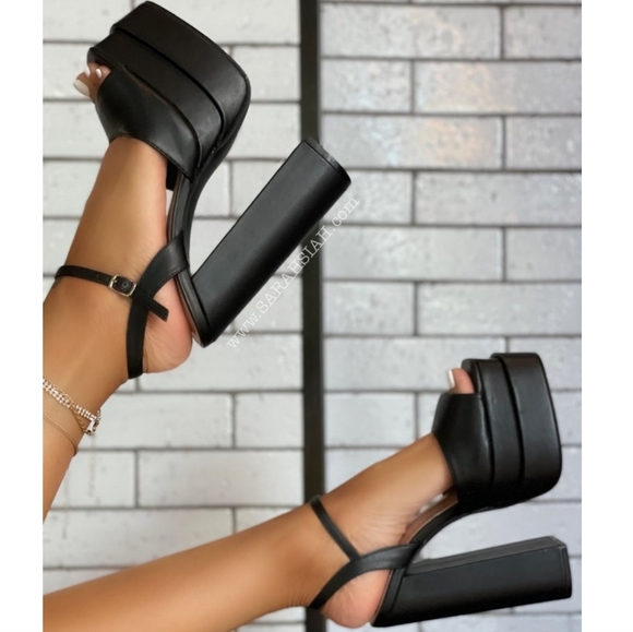 Dolls Kill Shoes - 𝙇𝙖𝙨𝙩 8.5 & 9🖤𝑻𝒊𝒇𝒇𝒂𝒏𝒚 𝑷𝒍𝒂𝒕𝒇𝒐𝒓𝒎 - BLACK